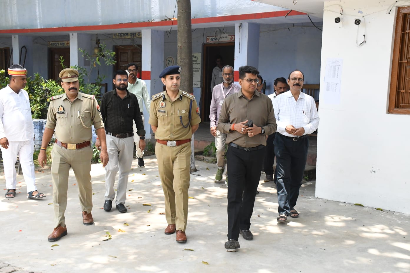 सिद्धार्थनगर: यूपीटीईटी परीक्षा की पहली पाली संपन्न, डीएम और एसपी ने परीक्षा केंद्र का किया औचक निरीक्षण