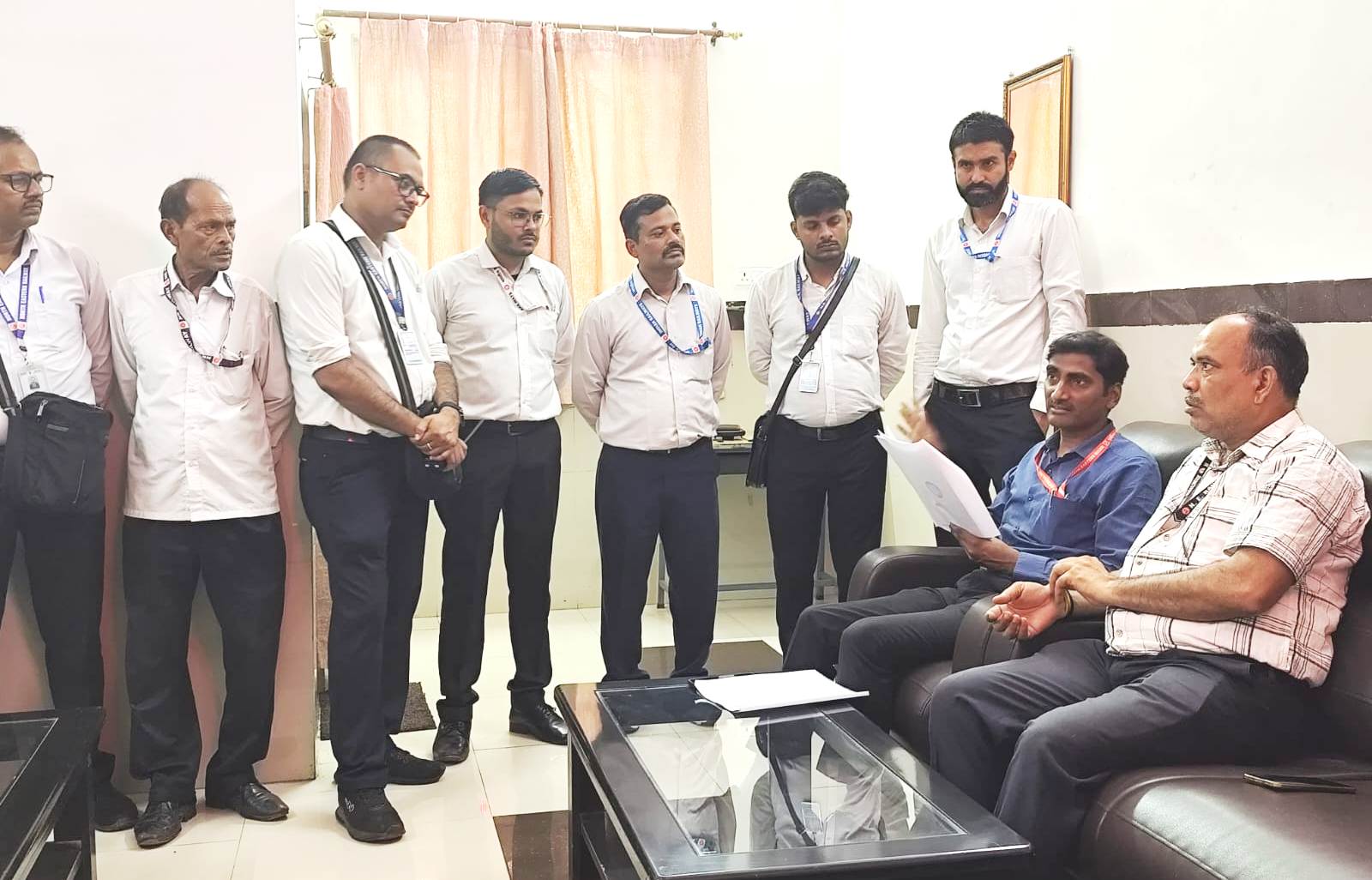 पूर्वोत्तर रेलवे: सीतापुर स्टेशन पर 'जन विश्वास अधिनियम 2026' को लेकर विशेष काउंसलिंग व सघन टिकट जांच अभियान, ₹42,380 जुर्माना वसूला