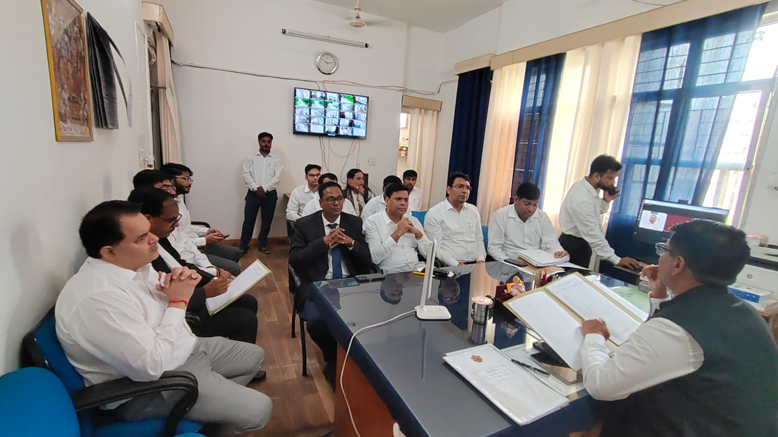 राष्ट्रीय लोक अदालत की सफलता के लिए न्यायिक अधिकारियों की प्री-ट्रायल बैठक, अधिक से अधिक वादों के निस्तारण पर जोर