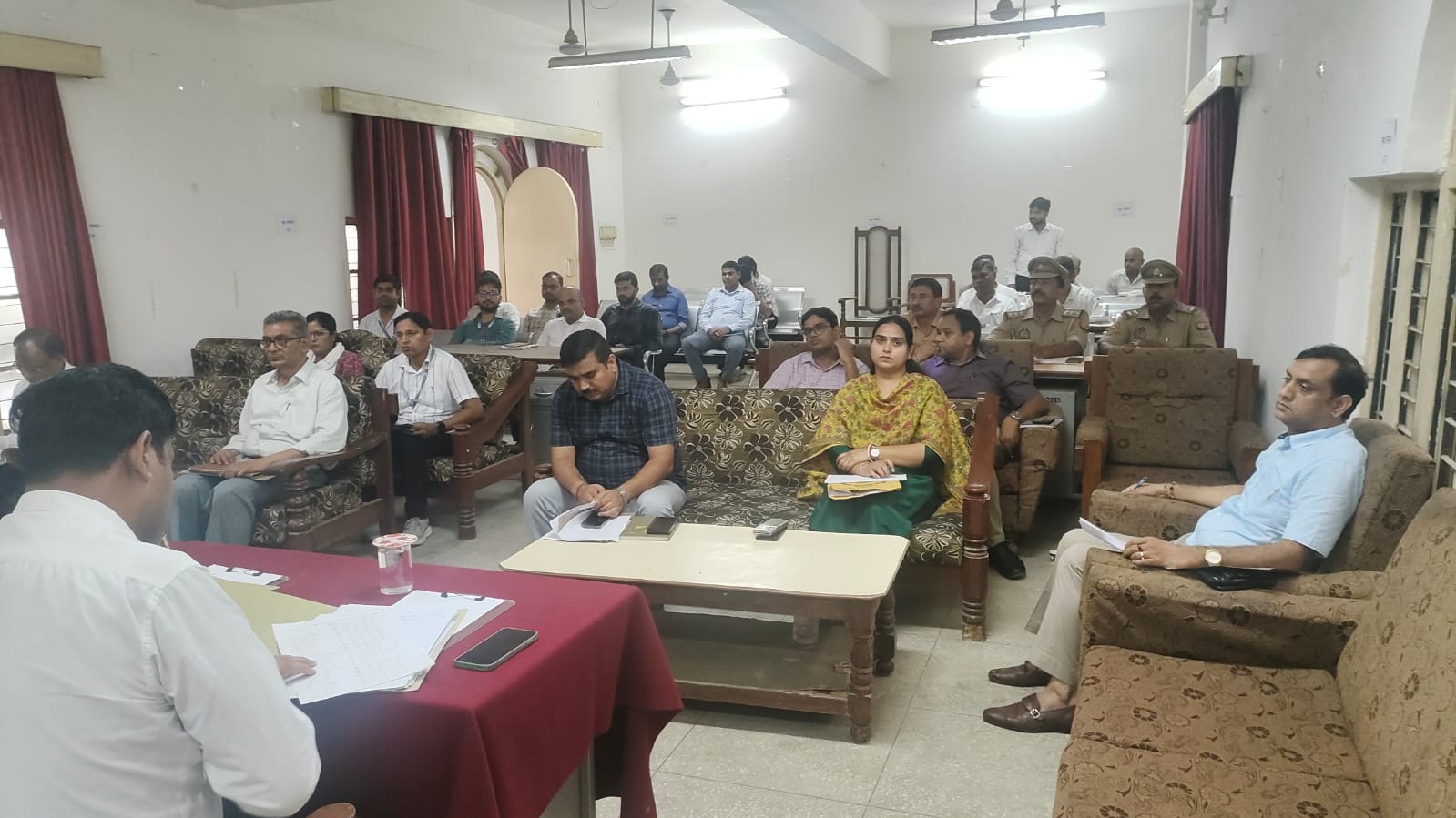 राष्ट्रीय लोक अदालत की सफलता के लिए प्रशासनिक व बैंक अधिकारियों संग प्री-ट्रायल बैठक: जनपद न्यायाधीश ने दिए अधिक से अधिक वादों के निस्तारण के निर्देश